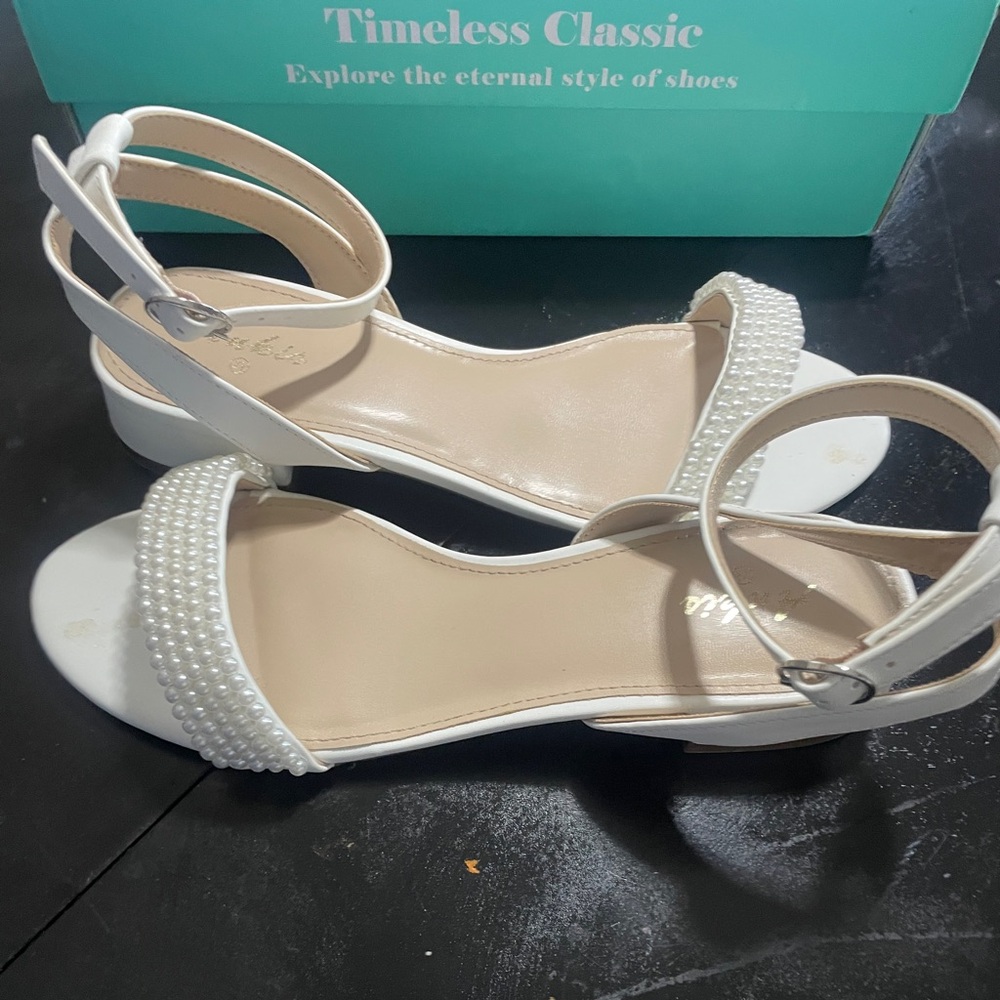 Ankis White Open Toe Pearl Strapped Sandals, SIZE 7.5 M